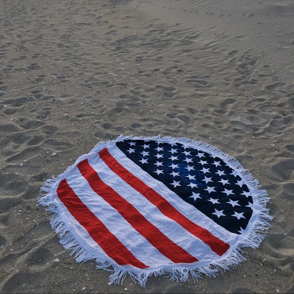 American Flag Circle Tapestry with Fringe - Picture 2 of 3